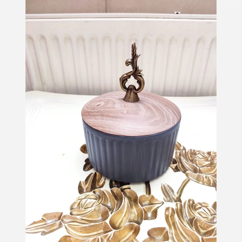 شکلات خوری در چوبی